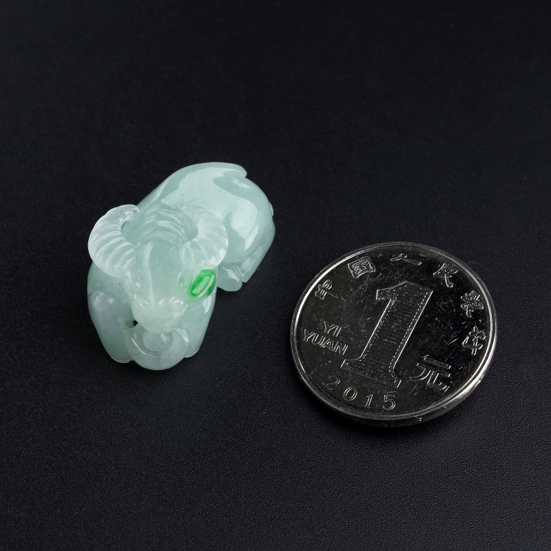 糯种翡翠牛吊坠-红掌柜