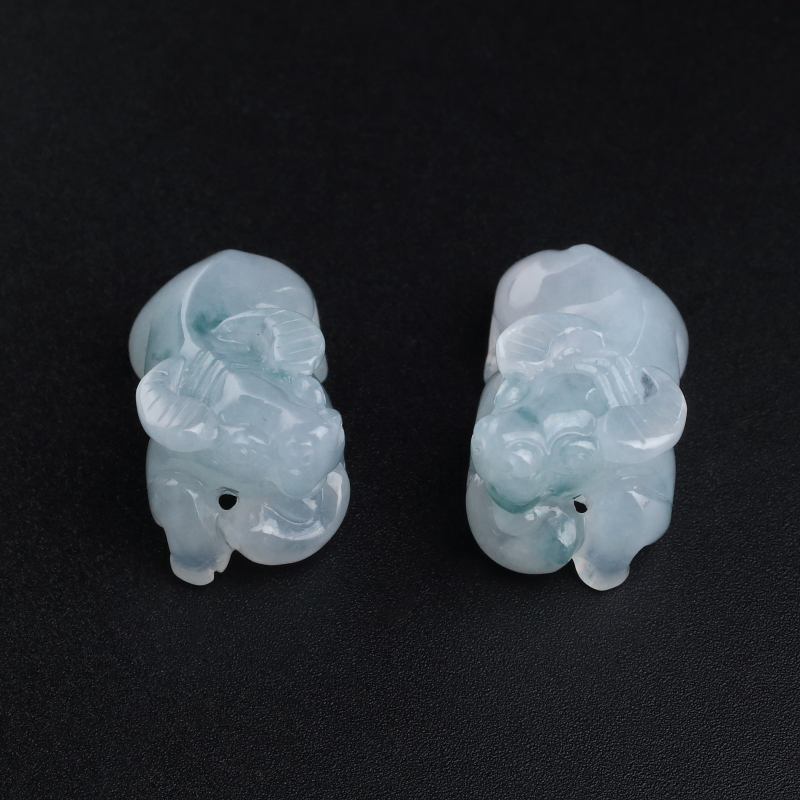 缅甸天然糯种淡绿翡翠牛吊坠-红掌柜