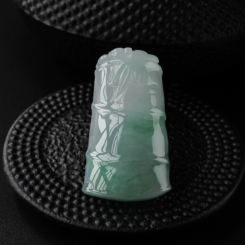 冰糯种翡翠吊坠-红掌柜