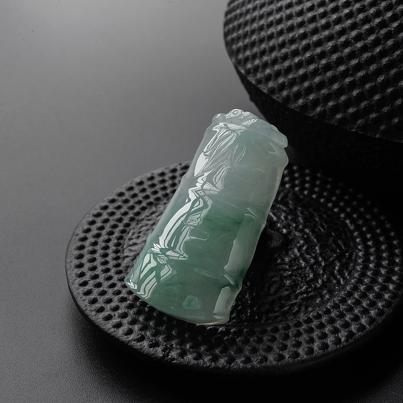 冰糯种翡翠-红掌柜