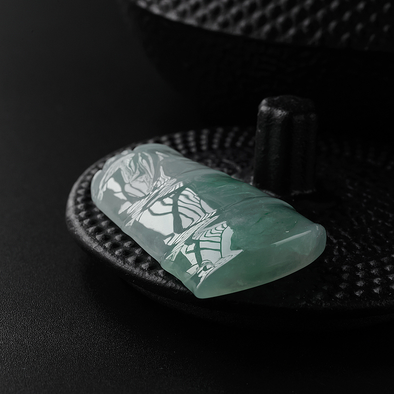 翡翠竹节吊坠-红掌柜