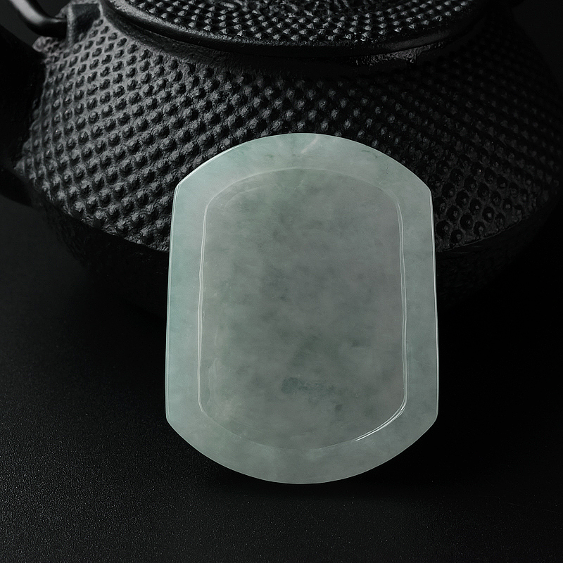 浅绿翡翠吊坠-红掌柜