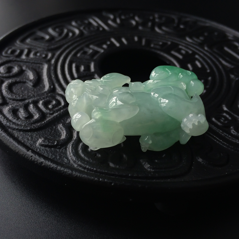 缅甸细糯种浅绿翡翠貔貅吊坠-红掌柜
