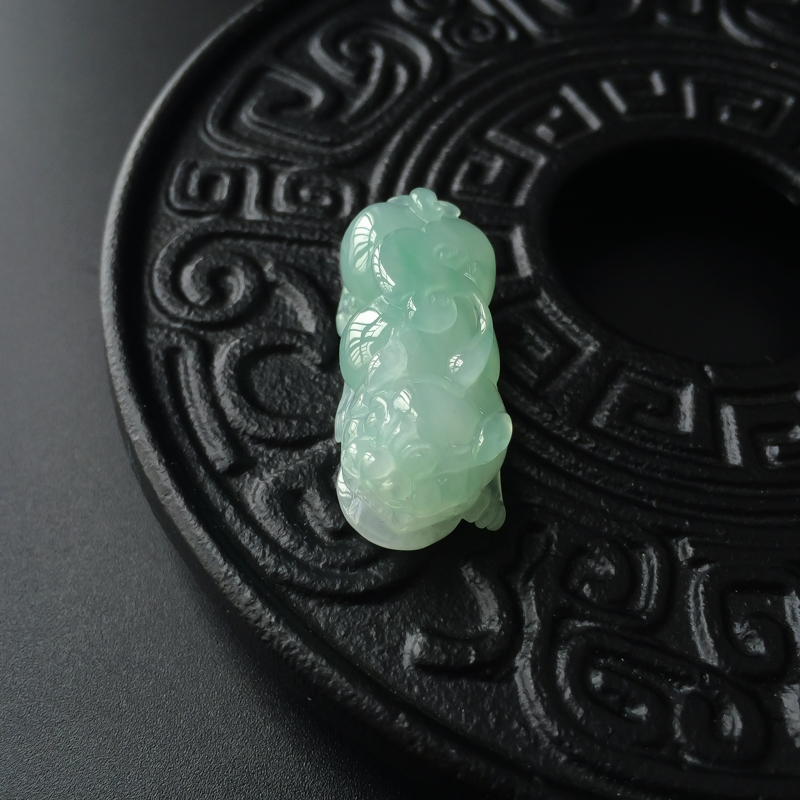 缅甸细糯种浅绿翡翠貔貅吊坠-红掌柜