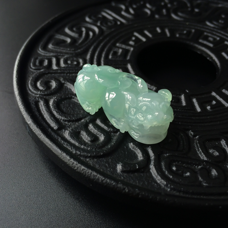 细糯种浅绿翡翠貔貅吊坠-红掌柜