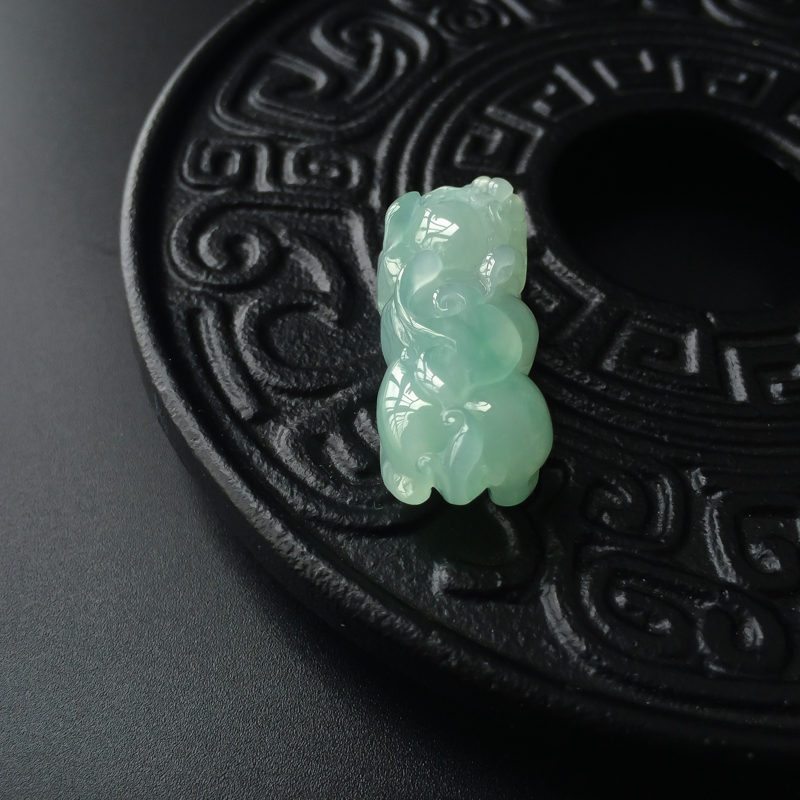 缅甸细糯种翡翠貔貅吊坠-红掌柜