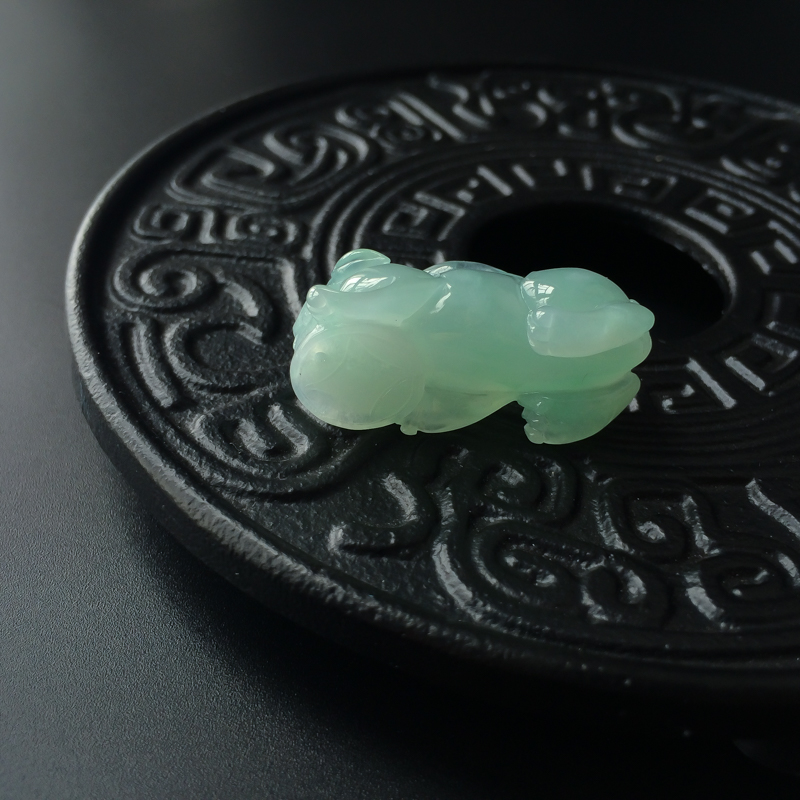 缅甸细糯种浅绿翡翠吊坠-红掌柜