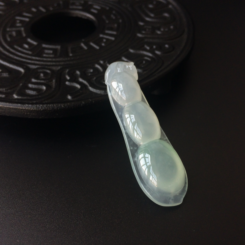 冰糯种淡绿翡翠福豆吊坠-红掌柜