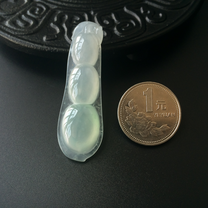 淡绿翡翠福豆吊坠-红掌柜