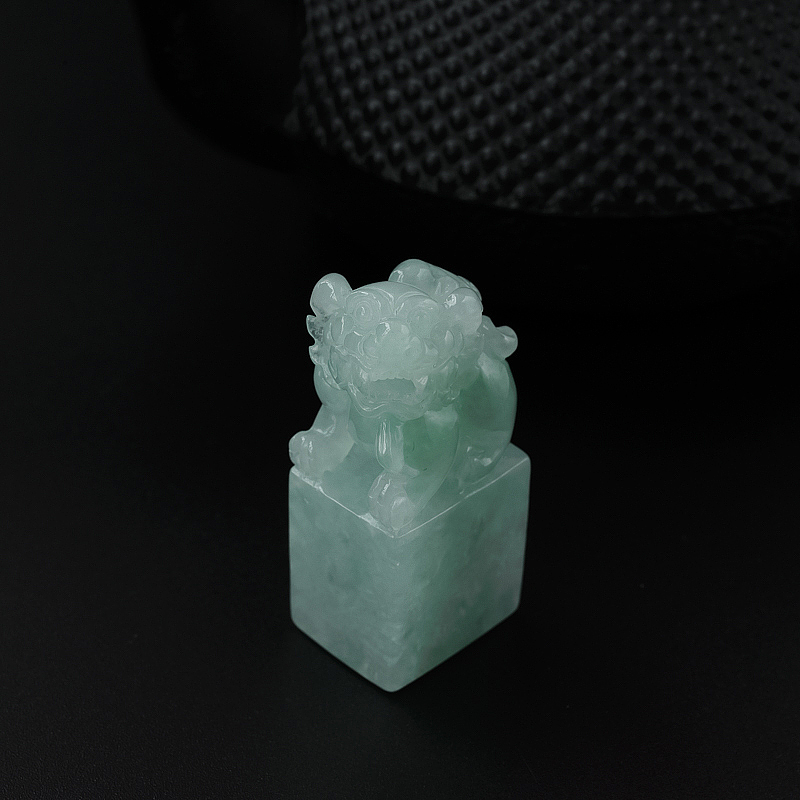 缅甸天然糯种浅绿翡翠印章-红掌柜