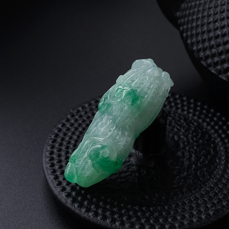 天然糯种飘绿翡翠花生吊坠-红掌柜