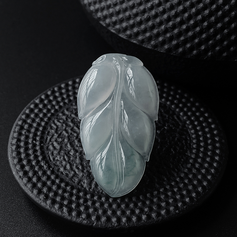 缅甸天然冰糯种淡绿翡翠叶子吊坠-红掌柜