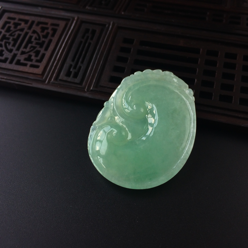 糯种浅绿翡翠如意吊坠 - 红掌柜