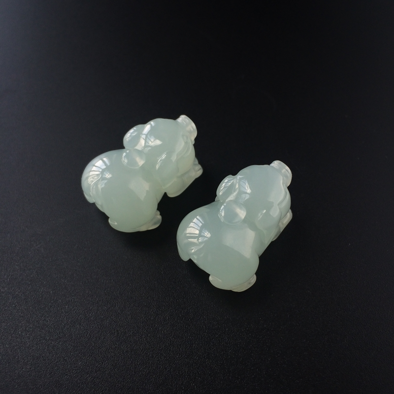 天然糯种翡翠小猪吊坠 - 红掌柜