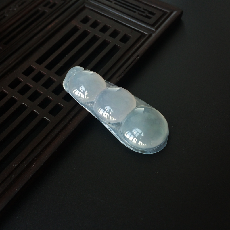 天然冰糯种翡翠福豆吊坠 - 红掌柜