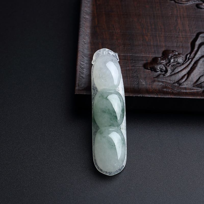 糯种飘花翡翠福豆吊坠-红掌柜