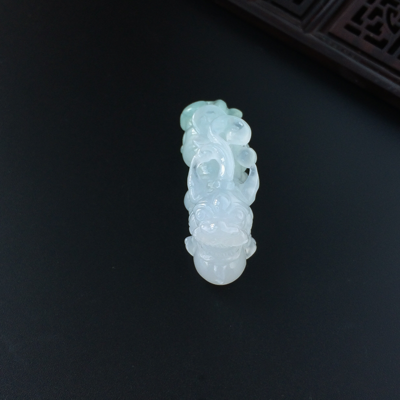 冰糯种淡绿翡翠貔貅吊坠-红掌柜