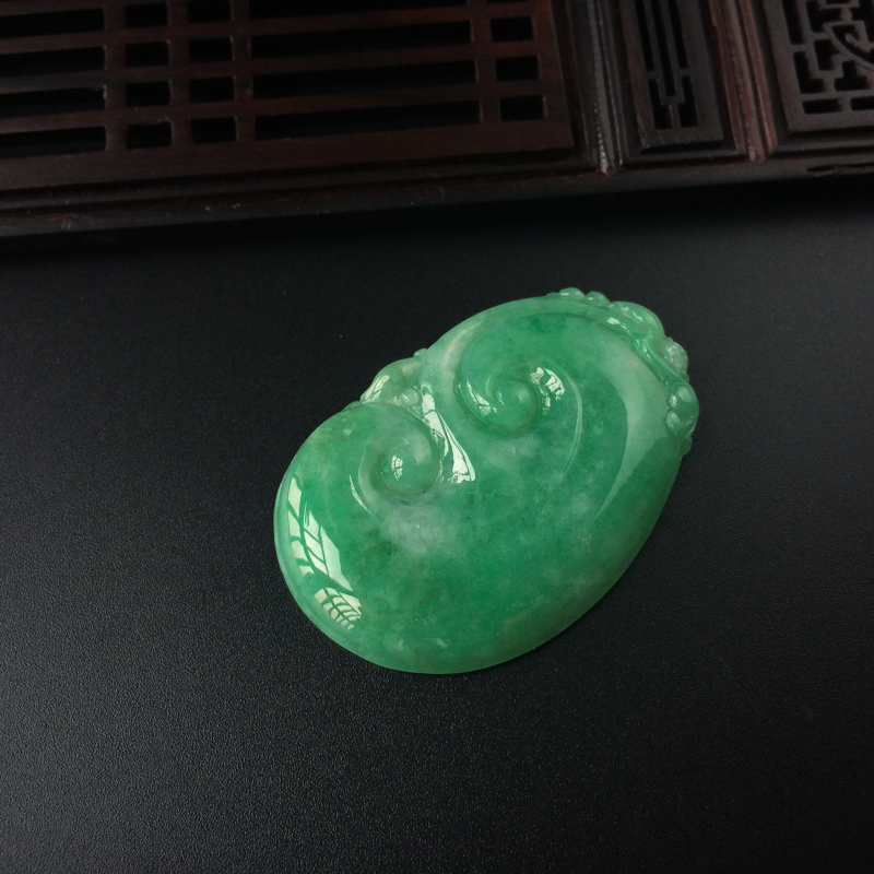 缅甸天然豆绿翡翠如意吊坠-红掌柜
