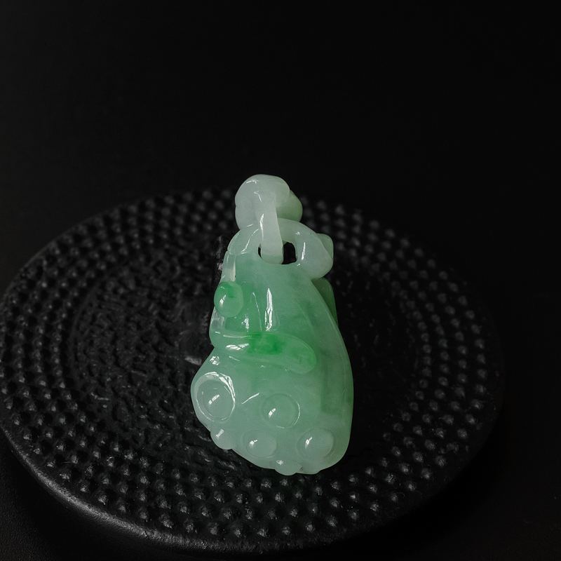 糯种浅绿翡翠莲子吊坠-红掌柜