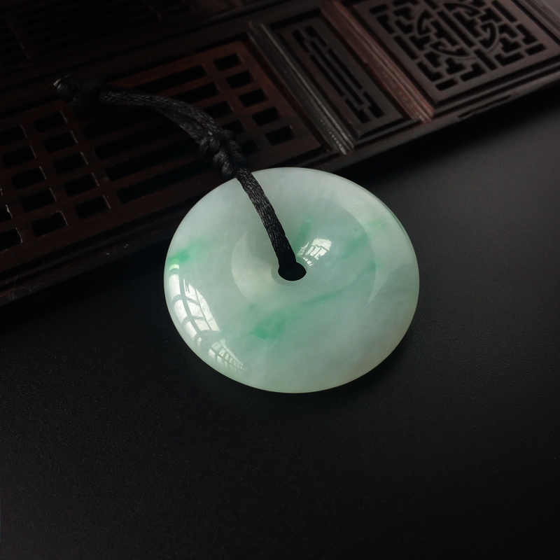 天然糯种飘绿翡翠平安扣吊坠-红掌柜