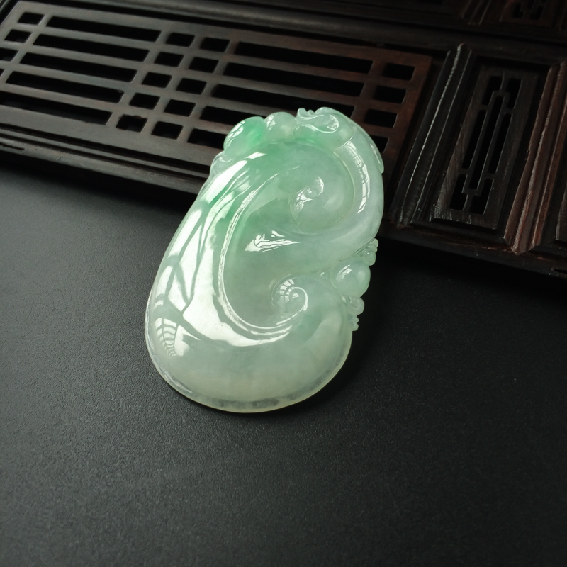 缅甸飘绿翡翠如意吊坠-红掌柜