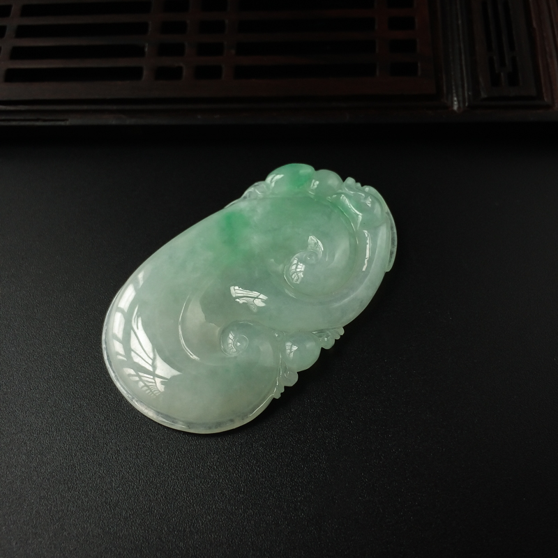 缅甸糯种飘绿翡翠吊坠-红掌柜