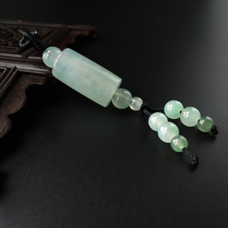 缅甸天然糯冰种淡绿翡翠吊坠-红掌柜