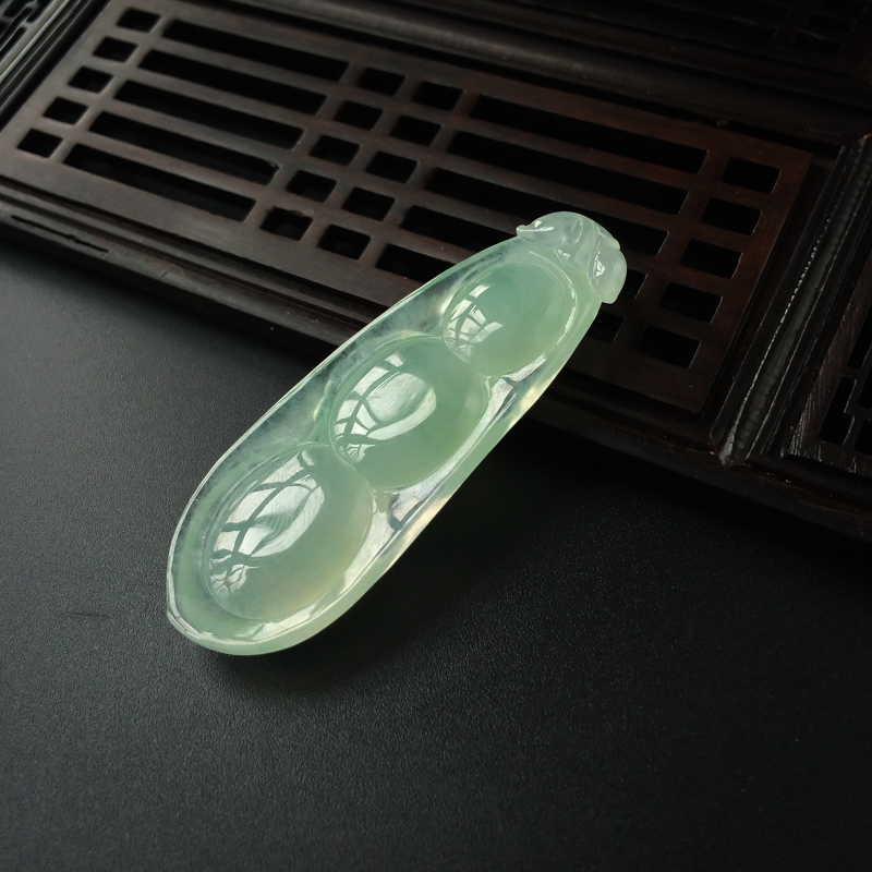 缅甸天然淡绿翡翠四季豆吊坠-红掌柜