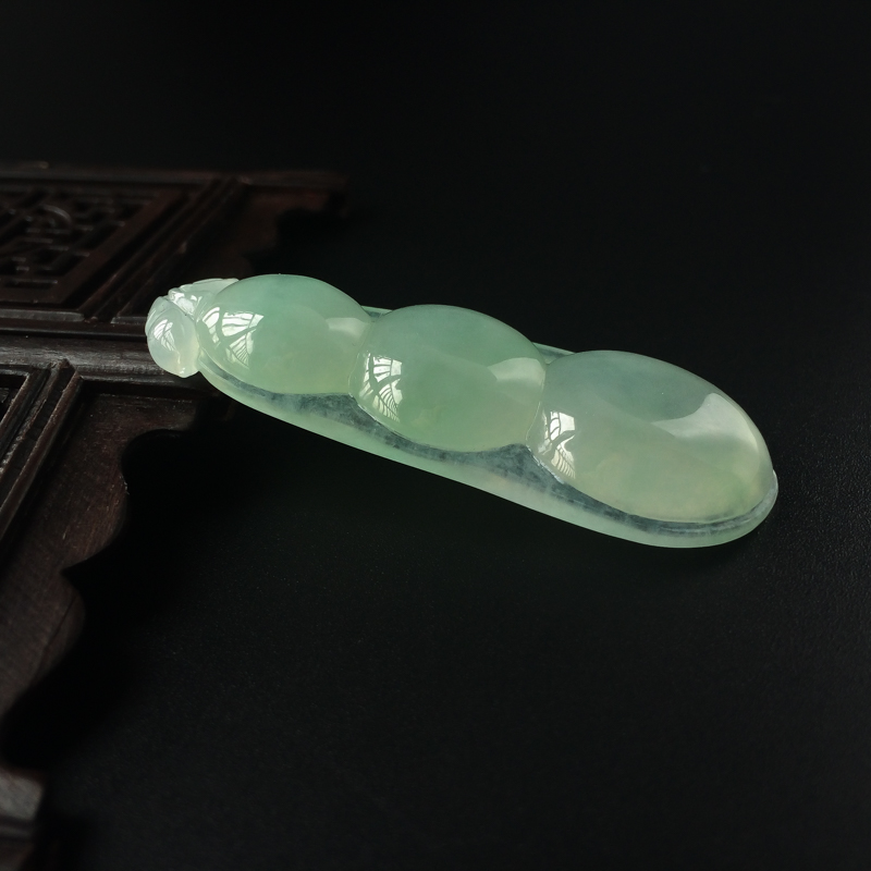 缅甸天然糯种淡绿翡翠吊坠-红掌柜