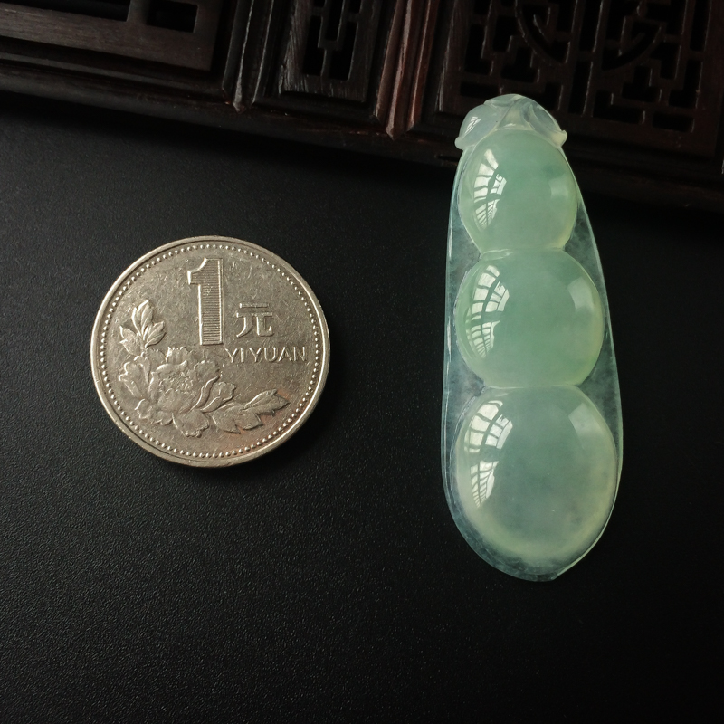 糯种淡绿翡翠四季豆吊坠-红掌柜