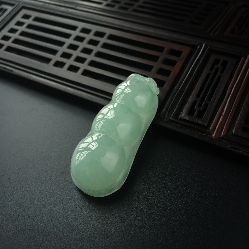 缅甸糯种淡绿翡翠四季豆吊坠-红掌柜