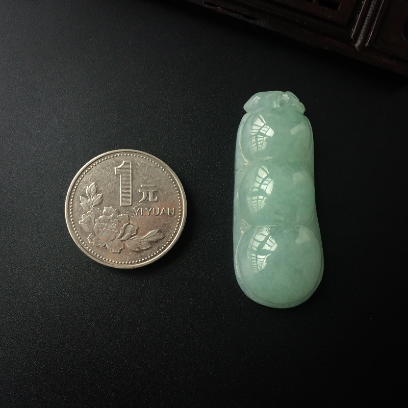 糯种淡绿翡翠四季豆吊坠-红掌柜