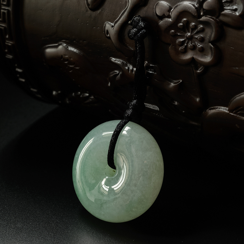 天然糯种浅绿翡翠平安扣吊坠-红掌柜