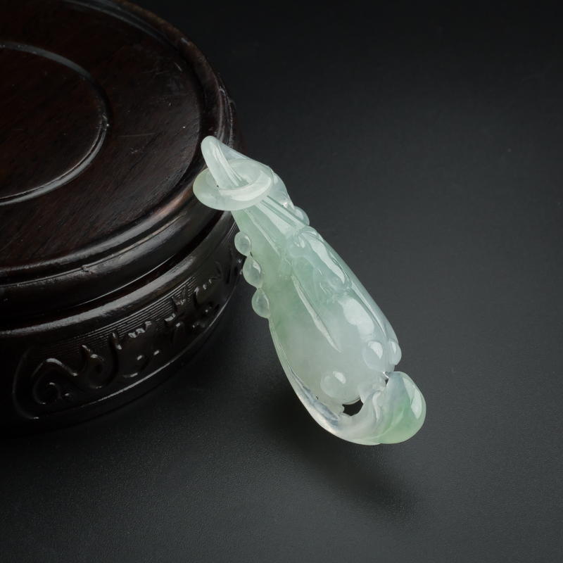 缅甸天然糯种浅绿翡翠吊坠-红掌柜