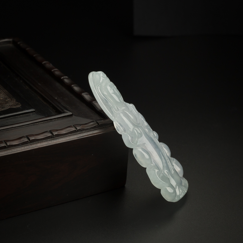 缅甸天然糯种翡翠观音吊坠-红掌柜