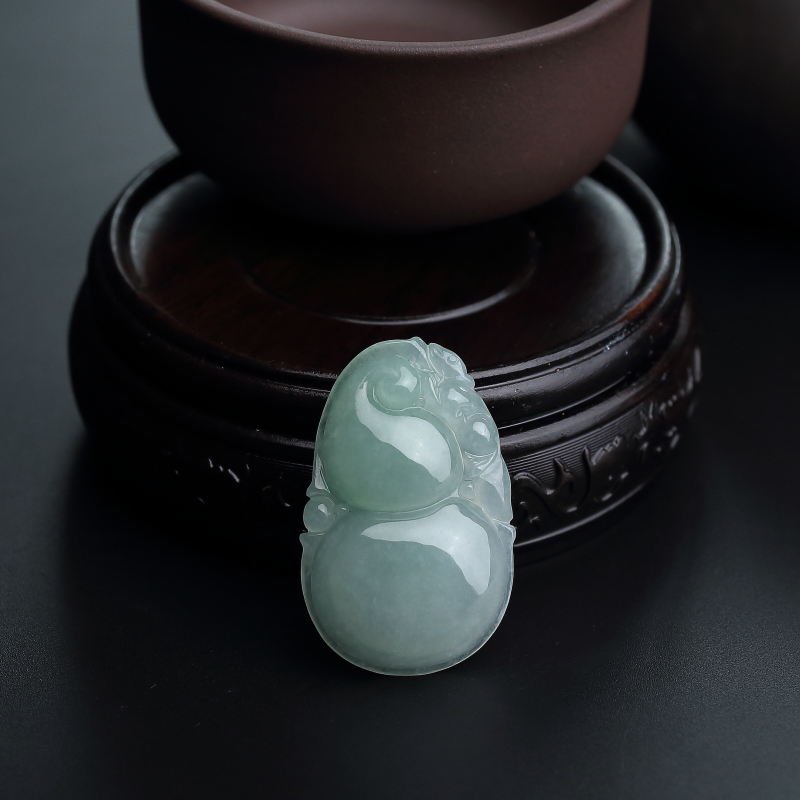 糯种浅绿翡翠葫芦吊坠-红掌柜