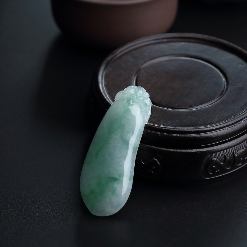 天然糯种飘绿翡翠福瓜吊坠 - 红掌柜