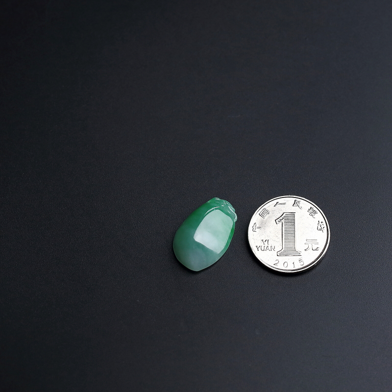 糯种飘绿翡翠吊坠 - 红掌柜