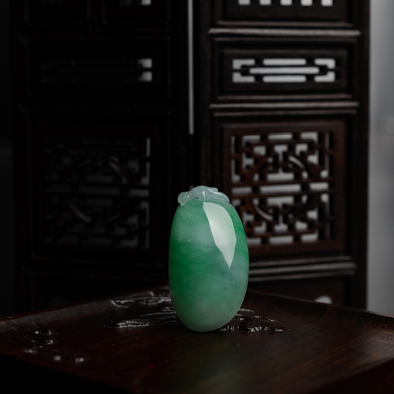 缅甸A货天然糯种飘绿翡翠福瓜吊坠 - 红掌柜