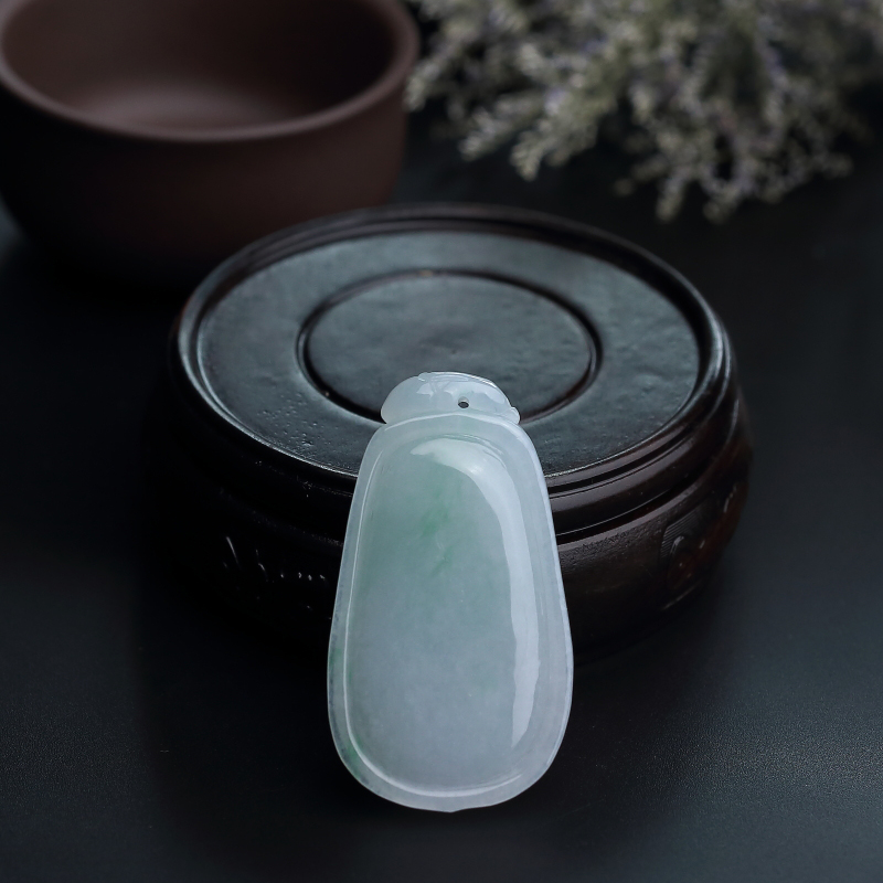 糯种飘绿翡翠福瓜吊坠 - 红掌柜