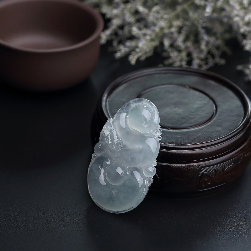 缅甸冰糯种淡绿翡翠如意吊坠-红掌柜