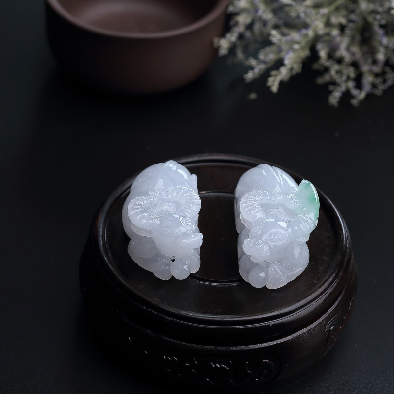 缅甸天然糯种飘绿翡翠牛吊坠-红掌柜