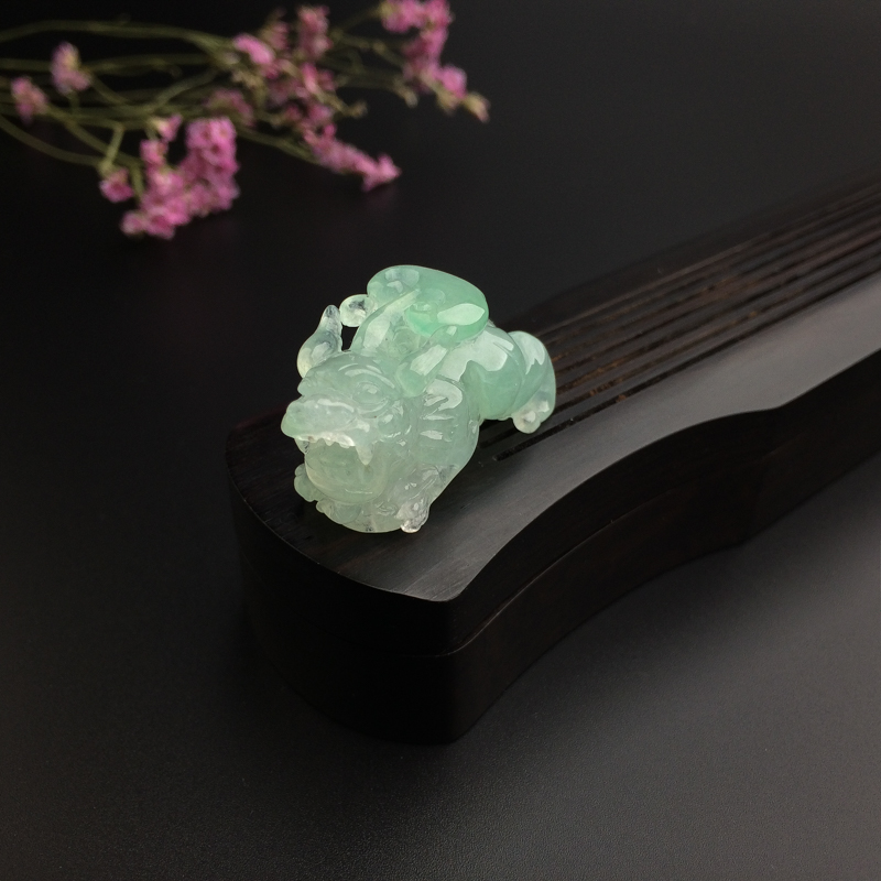 天然糯种淡绿翡翠貔貅吊坠-红掌柜