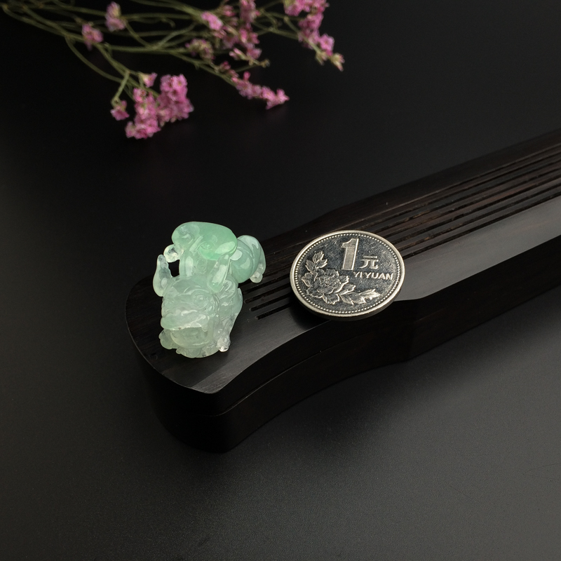 糯种淡绿翡翠貔貅吊坠-红掌柜
