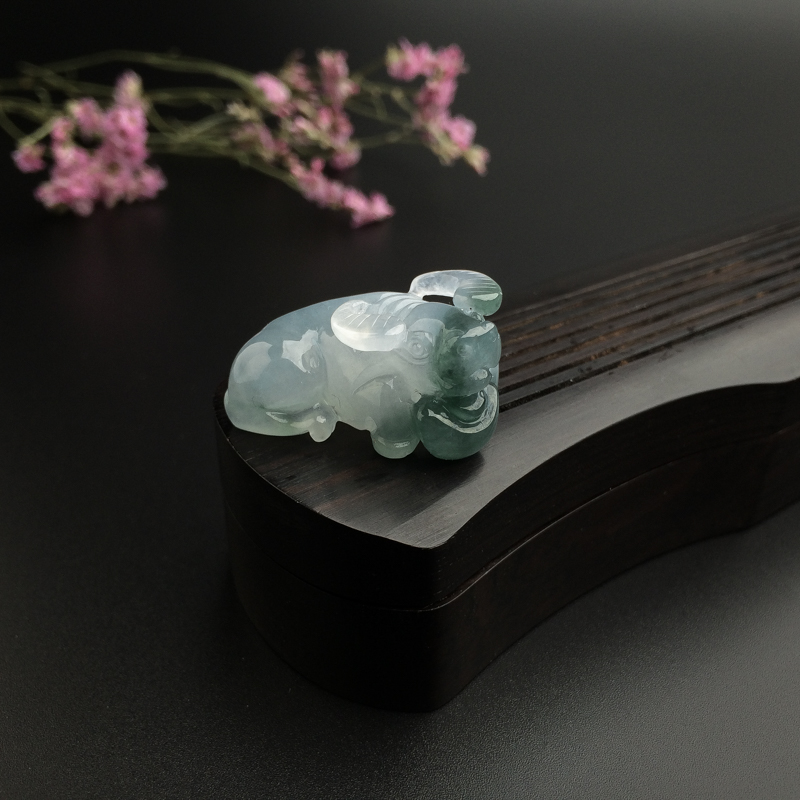 A货天然糯种油青翡翠牛吊坠 - 红掌柜