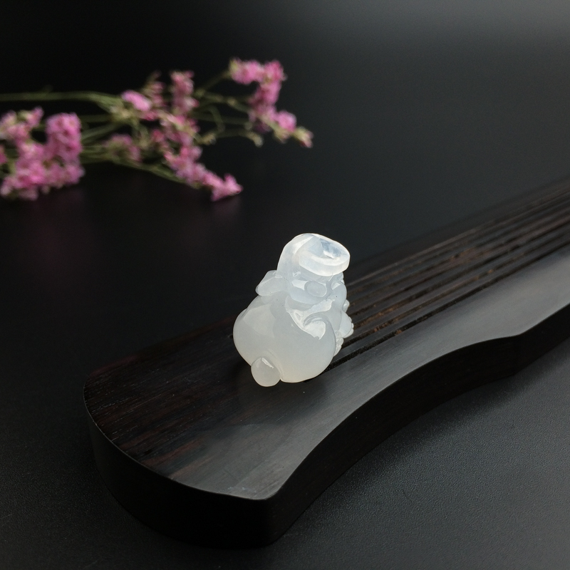 翡翠兔子吊坠 - 红掌柜