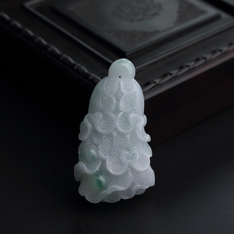 糯种飘绿翡翠白菜吊坠-红掌柜