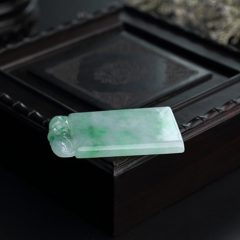 缅甸A货飘绿翡翠平安牌吊坠 - 红掌柜