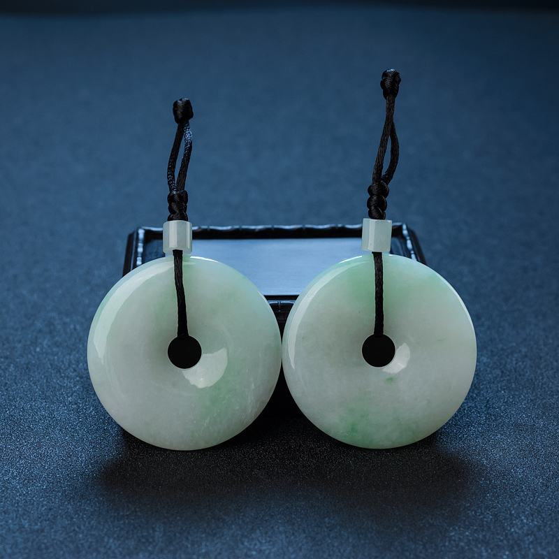 糯种浅绿翡翠吊坠 - 红掌柜