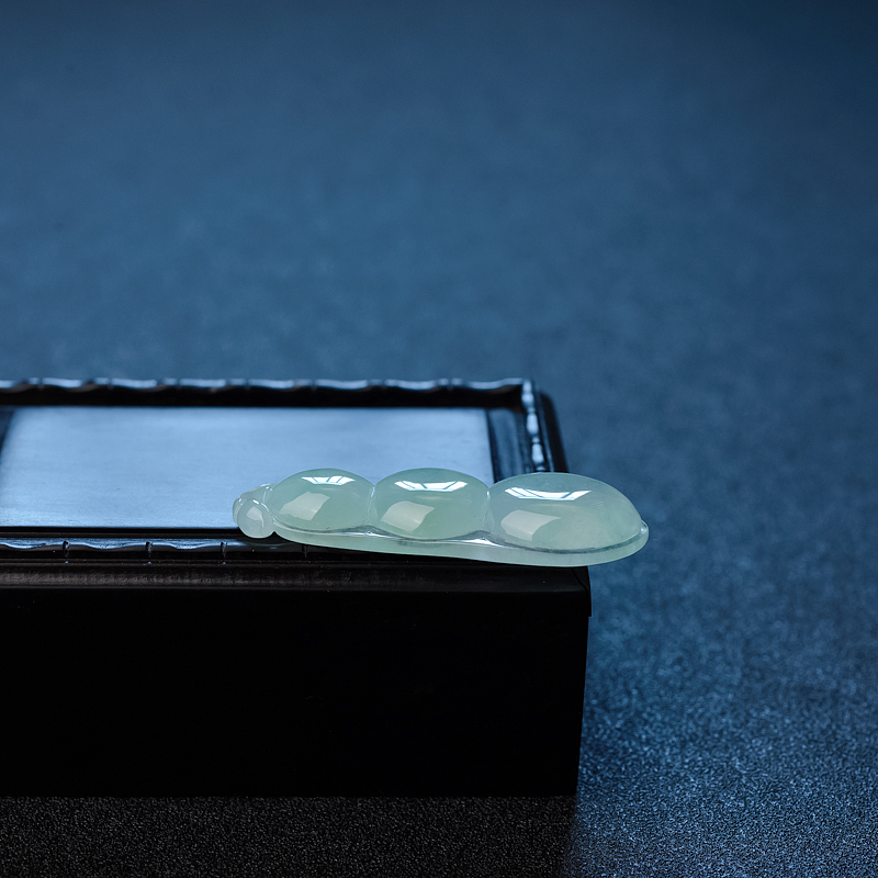 天然冰糯种浅绿翡翠福豆吊坠 - 红掌柜